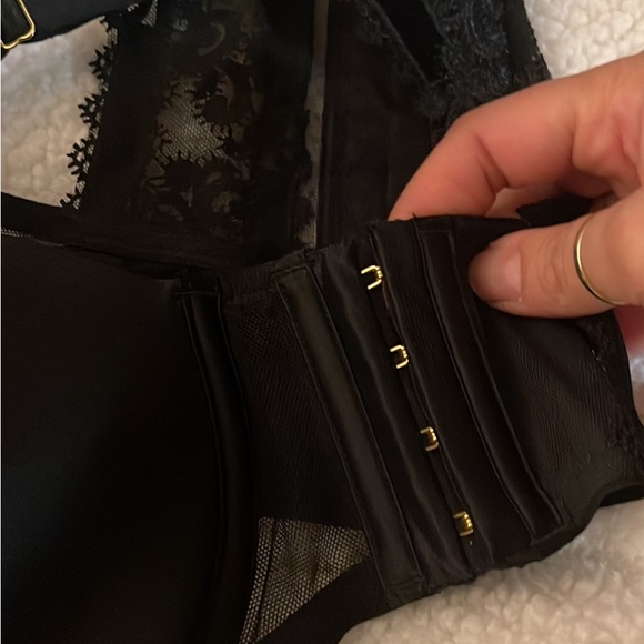 Victoria Secret 32DD Very Sexy Bra - Picture 3 of 4